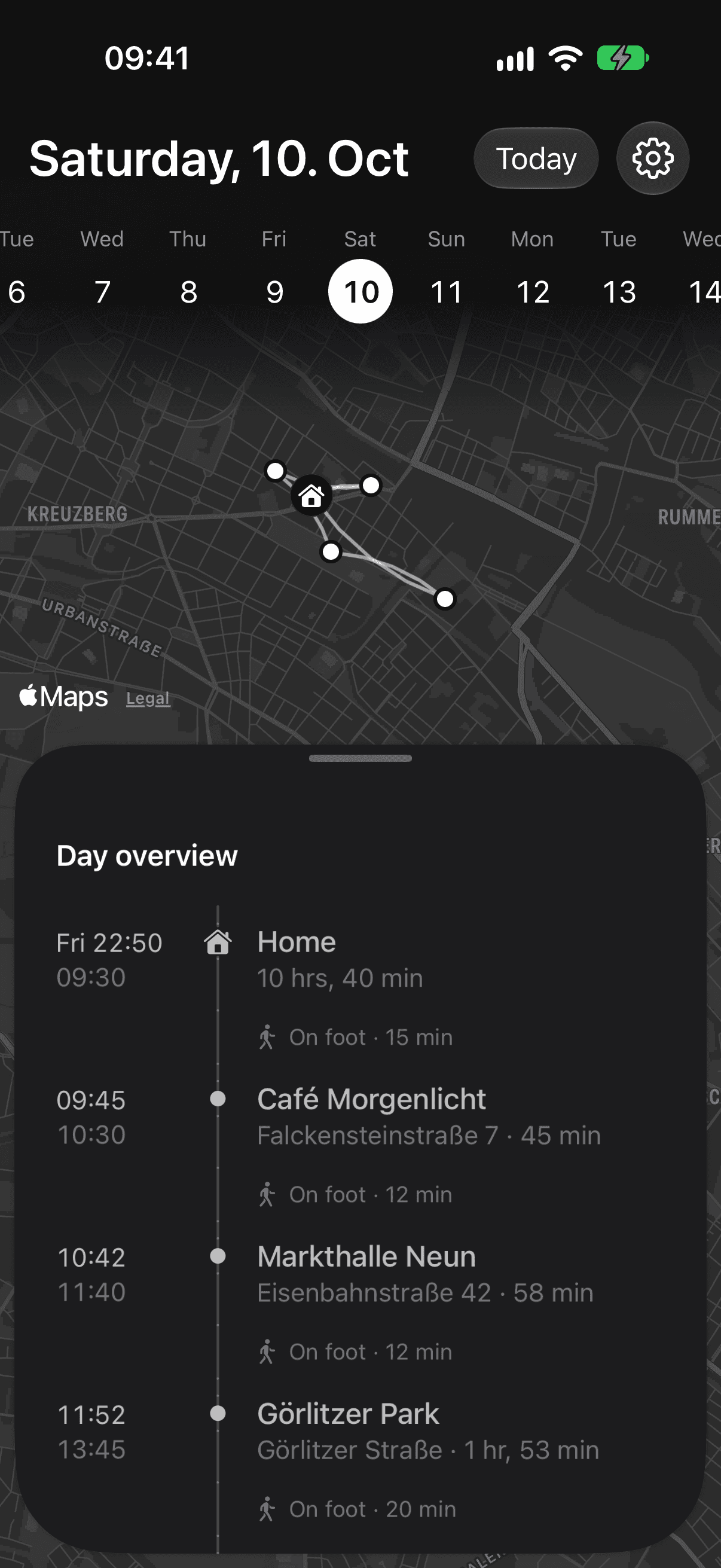 Timeline showing Saturday, 10 October on a map of Kreuzberg, with visits to home, Café Morgenlicht, Markthalle Neun and Görlitzer Park.